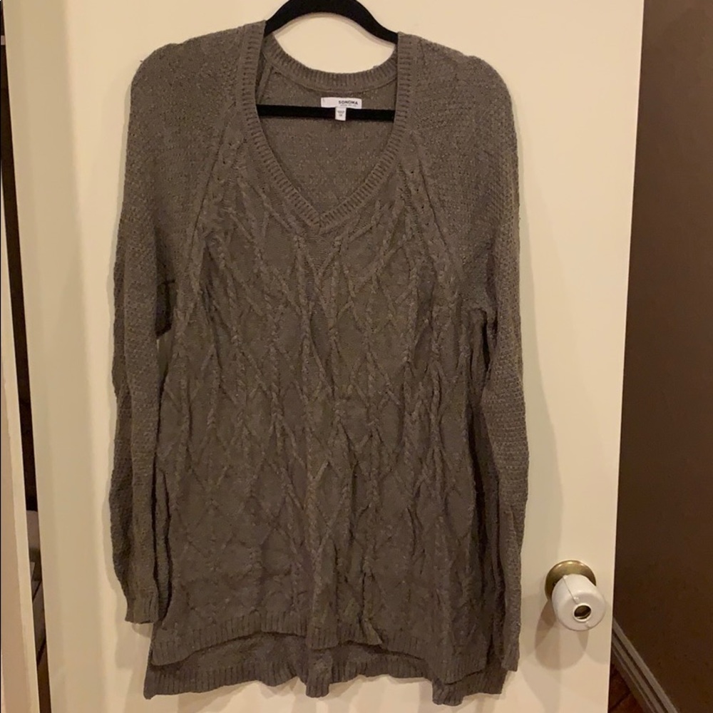 Grayish/brown sweater